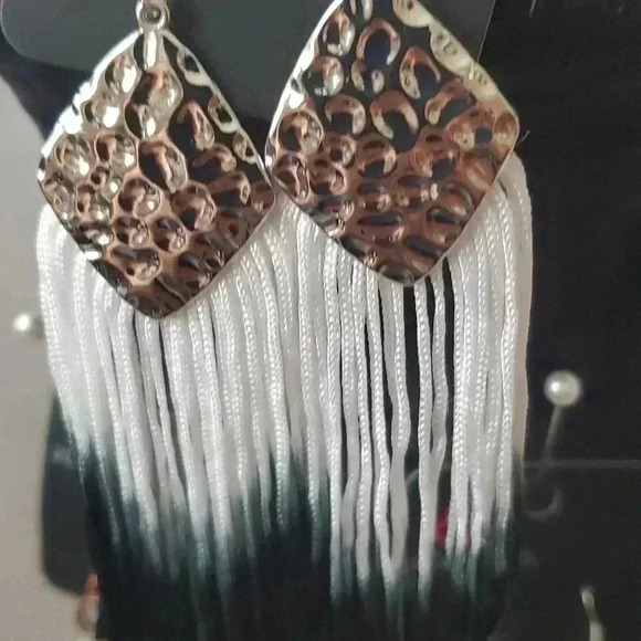 ☆☆☆Paparazzi lot of 3 pair of earrings - Picture 2 of 4